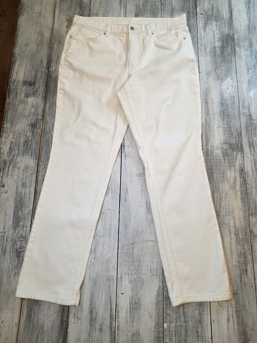 d&co Women'sClassic Mid Rise Straight-Leg Jeans in Off-White sz 12